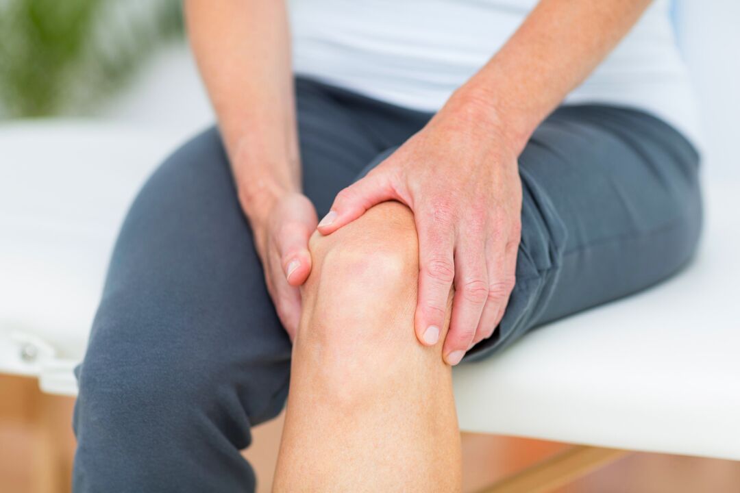 Многие люди испытывают боли в суставах рук и ног